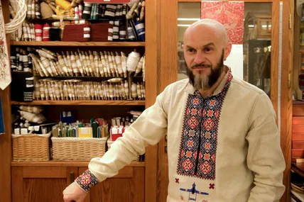 Роман Дідера у вишиванці "Байрактар". Фото Юрія Пляцушка