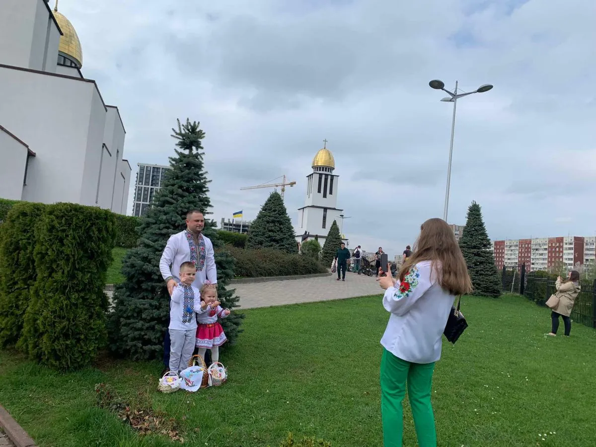 Улюблена частина освячення пасок - фотосесія.