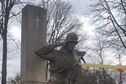 У Куликові демонтували радянський монумент, який встановили так званій великій вітчизняній війні і перемозі СРСР. Фото надала Анна Герич