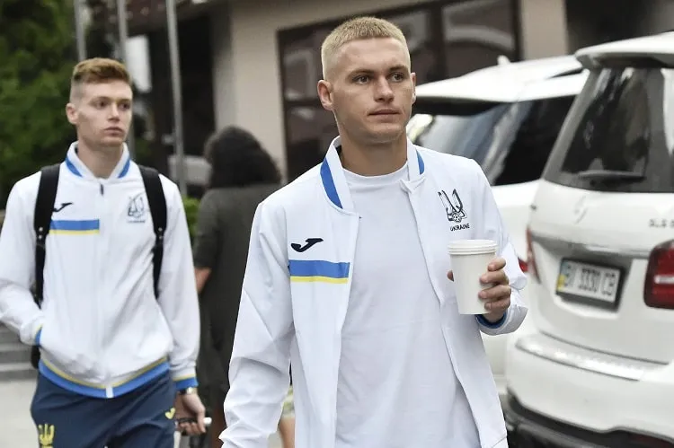 Динамівці Віталій Буяльський (праворуч) і Віктор Циганков у останніх матчах чемпіонату УПЛ виглядали впевнено, зокрема, коли працювали на атаку. Фото УАФ.