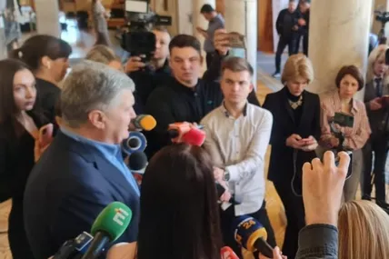 Опозиція вимагає запровадити воєнний стан у Донецькій та Луганській областях