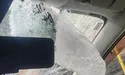 Що робити водіям, якщо на авто впала снігова брила та наскрізь пробила капот?