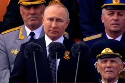 Не згадав навіть про «звільнення Маріуполя»: путін на параді в москві