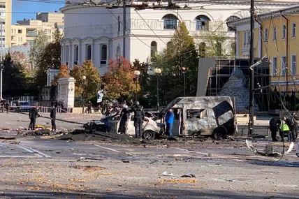 Наслідки ракетного удара по Шевченківському району Києва. Фото: Бабель