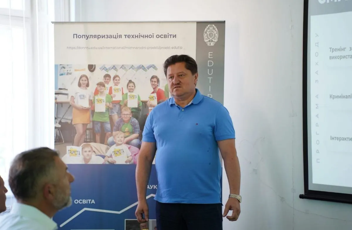 Ярослав Ляшок - головна дійова особа на презентації.
