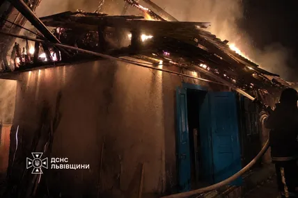04.09.2026, 13:45				


									У селі Завадів на Львівщині загасили пожежу в господарській будівлі							

										У селі Завадів Яворівського району спалахнула пожежа в господарській будівлі. Вогонь охопив дах і близько трьох тонн сіна. Рятув