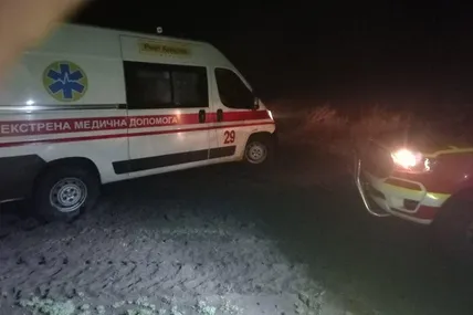 Машина застрягла по дорозі у пологовий