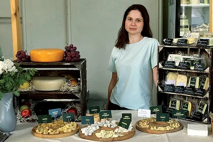 Наталія Сивак представляє свої вироби на Львівському ярмарку смаку-2026. Фото з архіву сироварні «Мольфар»