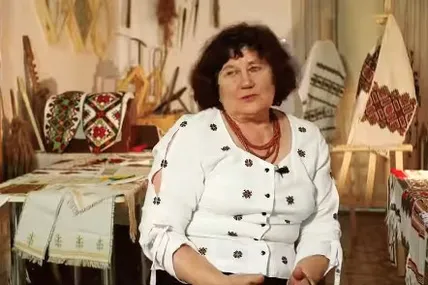 Наталія Косик ціле життя не розлучається із голкою та нитками. Фото з архіву Наталії Косик.