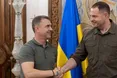 Пас Андрію Єрмаку від Сергія Реброва. Дещо про політичний футбол