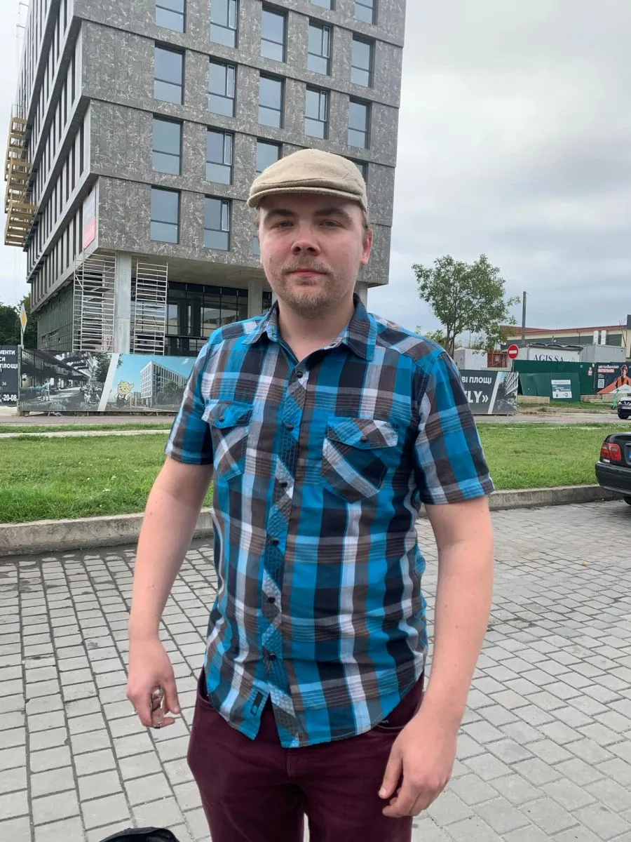 Волонтер Аустріс Саука приїхав з групою благодійників вперше, йому надзвичайно сподобався європейський стиль Львова