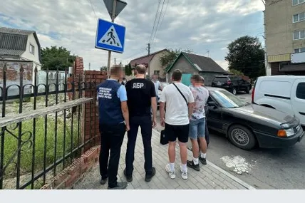Затримання підозрюваних. Фото: ДБР