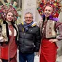 «Ворог на порозі — а українці святкують!»