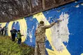 У Львові відновлюють мурал «АЗОВСТАЛЬ»