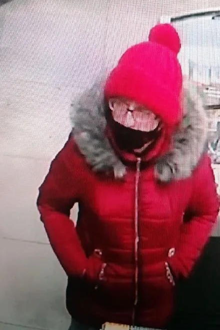 Чоловік переодягнувся у жіночий одяг та зайшов у школу...