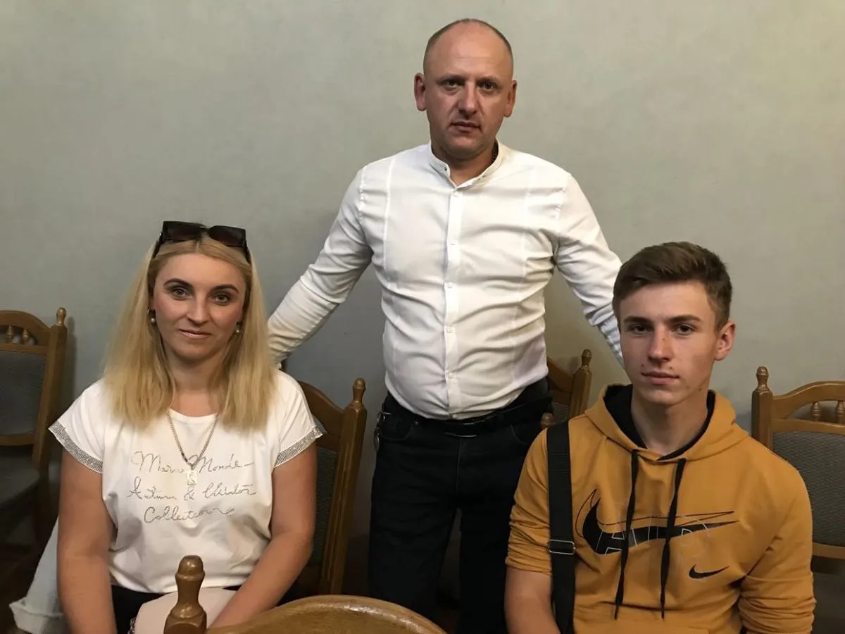 Святослав Наконечний з батьками - мамою Наталею і татом Степаном.