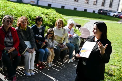 Серед гідів нової екскурсії – Софія Особа, донька покійної Ірини Фаріон. Фото Анастасії СМОЛЬЄНКО
