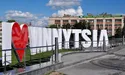 Декомунізація навиворіт