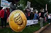 Покупці мемкоїна Дональда Трампа втратили 3,8 млрд доларів, поки сам президент заробив сотні мільйонів