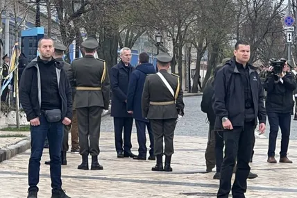 Єнс Столтенберг на Михайлівській площі в Києві. Фото: Kyiv Independent