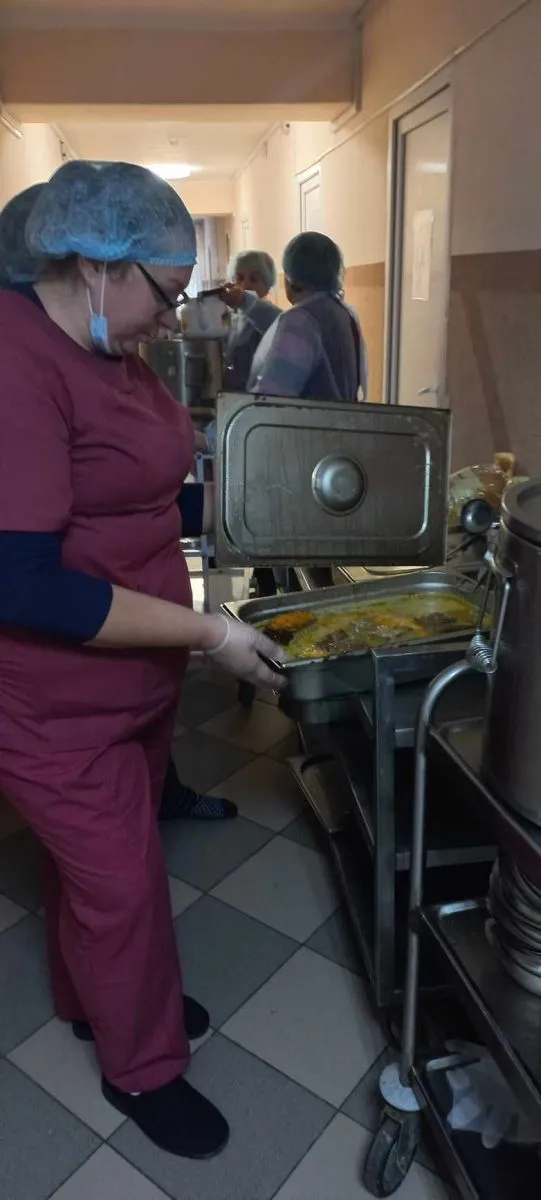 Тепер до пансіонату привозять готову їжу у термобоксах.