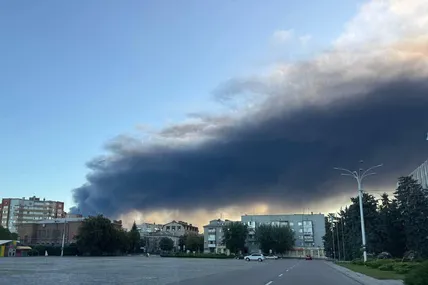 Після російського обстрілу місто Кременчук накрив густий чорний дим