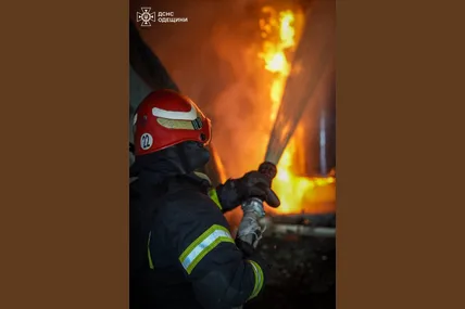 рф масовано атакувала Одеський район ударними дронами — одна людина постраждала. Фото: ДСНС