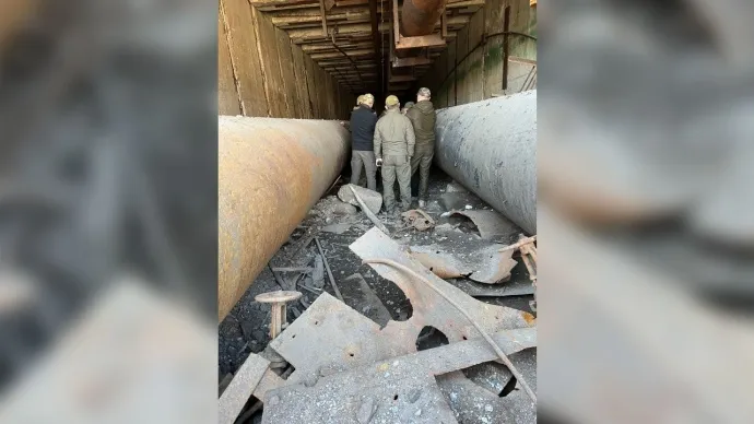 Переговори 16 травня 2022 біля одного з входів в "Азовсталь"