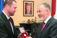 Уряд фарширують кінорейдерами і симпатиками Януковича