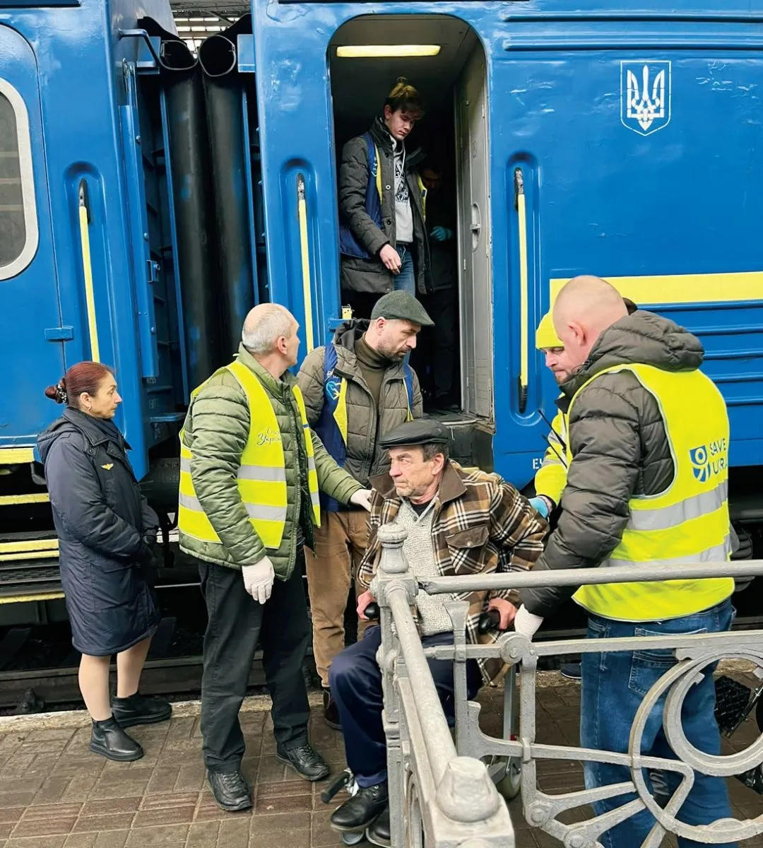 Турботливі люди завжди допоможуть...
