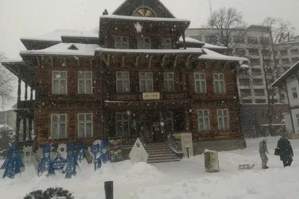 Художній музей Михайла Біласа у місті "Нафтусі". Гріх тут не побувати