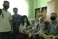 Гостей називають «мамами» і «цьоцями»