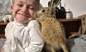 У «кришталевого» хлопчика Стасика особливі друзі - зайчик Петрик і К°