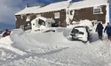 Сильний снігопад перечекали у... пабі