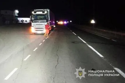12.08.2026, 11:30				


									На Стрийщині вантажівка на смерть збила 34-річного пішохода							

										На Львівщині сталася смертельна ДТП: поблизу села Вівня вантажівка Volvo наїхала на пішохода. Від отриманих травм чоловік загинув на міс