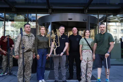 22.08.2026, 16:45				


									У Львові відкрили «Тризуб добровольців» із бойових гільз							

										У Львові представили символічну інсталяцію, створену з бойових гільз, які українські військові передали з передової. Її встановили на подві
