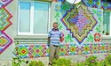 Одягнув у вишиванку… хату