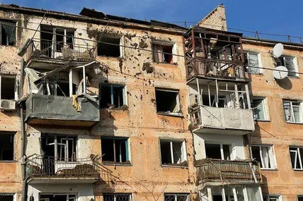 Фото обстріляних будівель у Херсоні із мережі