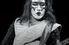 На 74 році життя помер один із засновників легендарного гурту KISS — гітарист Ейс Фрейлі