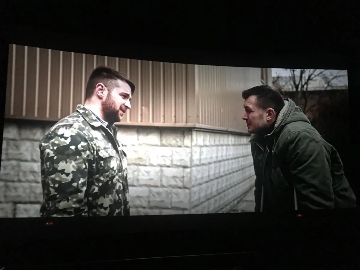 Епізод фільму, коли головний герой зустрічає на вулиці свого однокласника, який втратив ногу на війні.