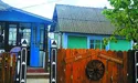 Хатина – з глини, вішалка – з граблів