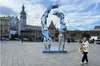 На площі Митній — інсталяція «Пройти через» війну