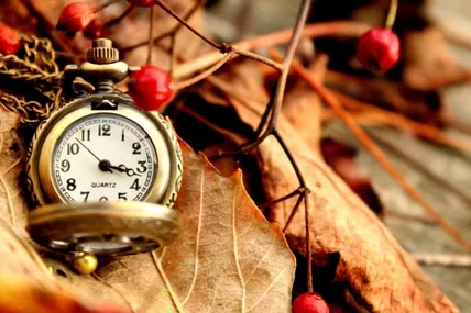 У ніч із 25 на 26 жовтня о 4:00 ранку стрілки годинників потрібно перевести на годину назад. Фото: Укрінформ
