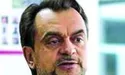 Перед тим, як відправити свою кераміку на випал у піч, вмочує її у… молоко