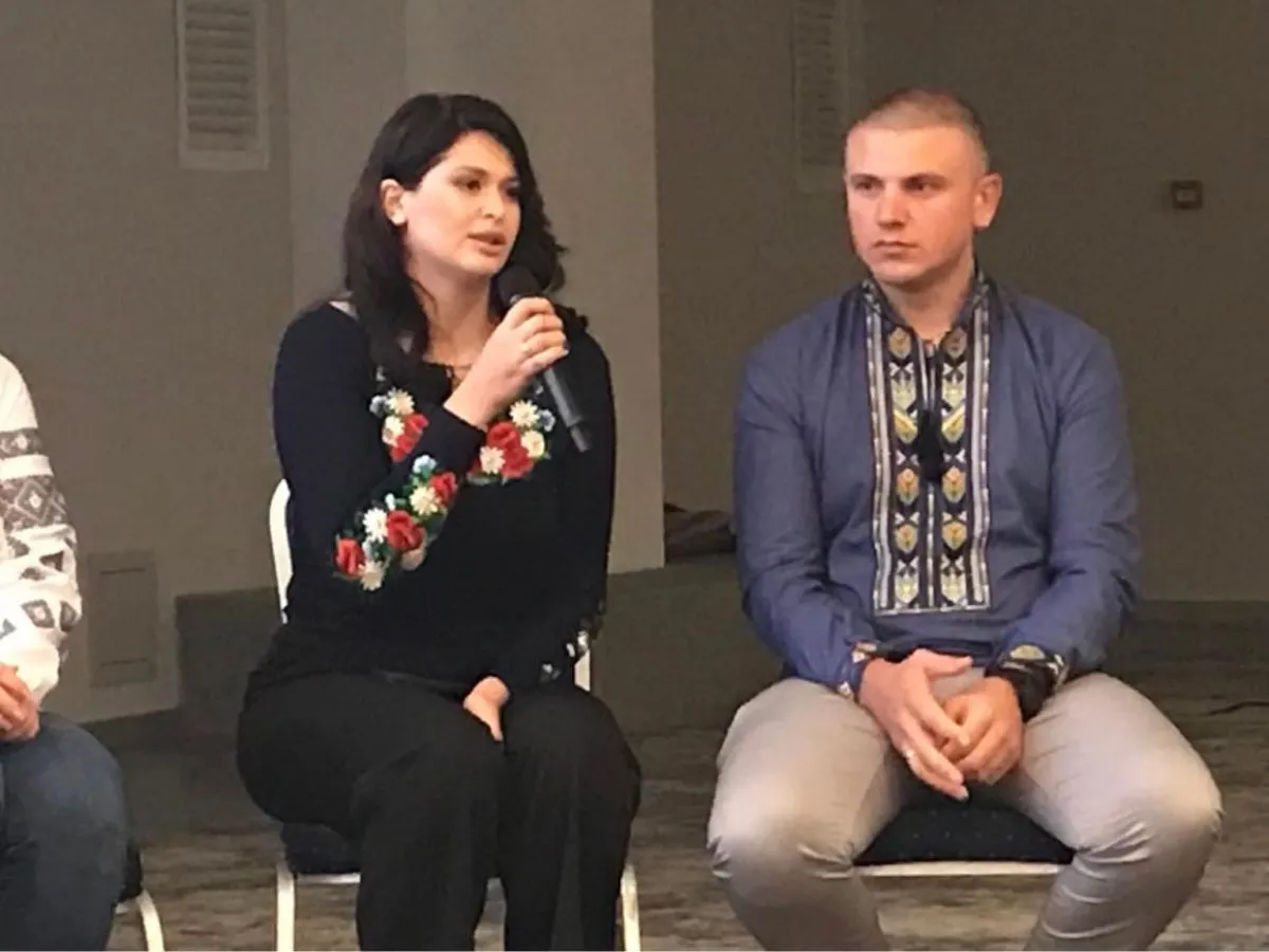 Карина зі Сергієм. "Найстрашніше, коли на твоїх очах б"ють кохану людину", - сказала Карина.
