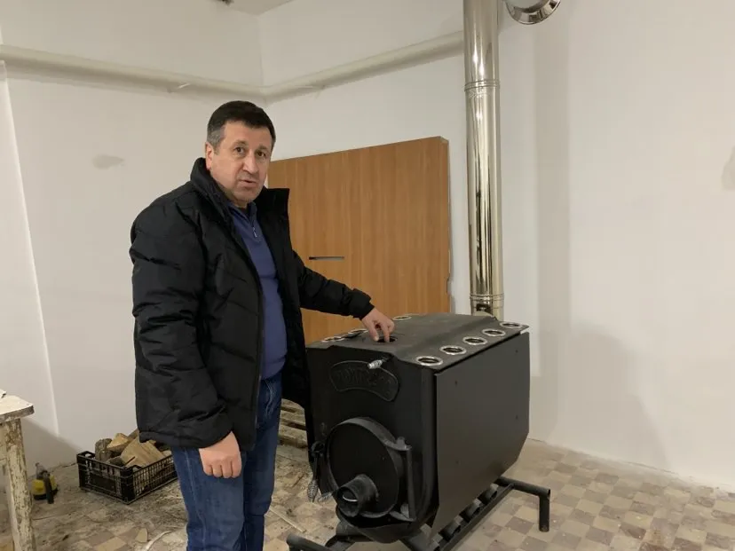 Буржуйка у пункті обігріву Залізничної райадміністрації.