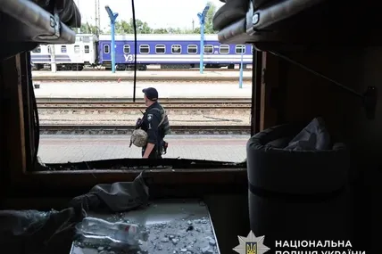 «Укрзалізниця» перебудує маршрути до прифронтових міст через загрози російських атак. Фото: Нацполіція