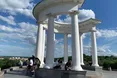 Ситні галушки, розкішні троянди й “балкон Гітлера”